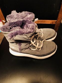 Boots for girls nike size 2.5
