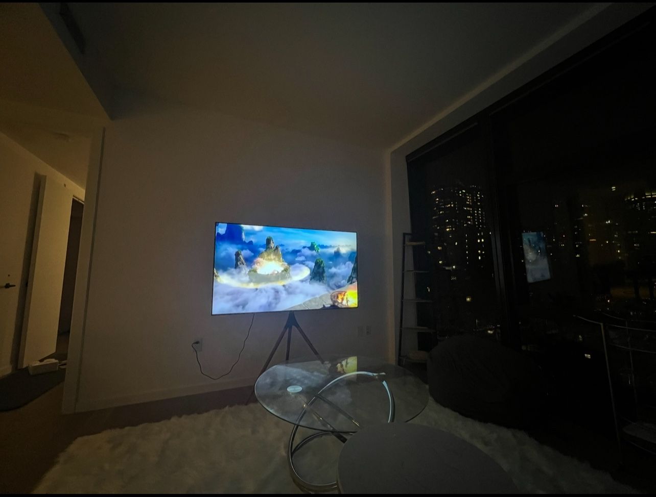 50 Dollars TV 30 Dollars Stand Negotiable 65 Inch 4K Crystal Sumsang TV For Sale