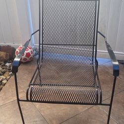 4 Sillas de fierro pesado en buenas Condiciones $120