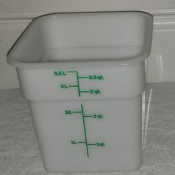 Cambro 3.7 Qt/3.5 L Clear Square Storage Container (no lid)
