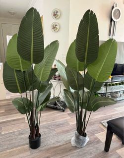 Pretty artificial plant 5 ft tall set of 2 ! Brand New