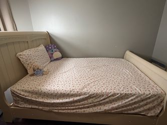 Nice set of full size bed set $160 OBO
