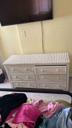 Dresser / Vanity