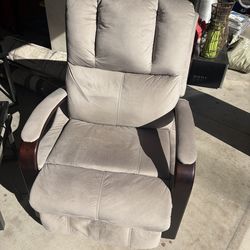 Electric lift recliner