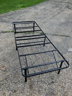 Fold up cot frame