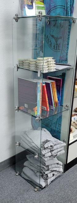 Retail store glass display shelf set