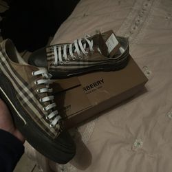 Burberry Shoes 