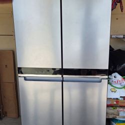 Refrigerator 