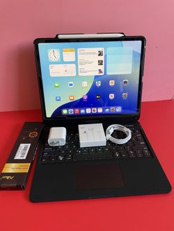 Apple IPad Pro 12.9” 5th Generation (M1 chip/ Face ID/2021) 128GB with pen, keyboard & Accessories