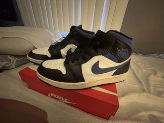 Air Jordan 1 Mid ‘Racer Blue’