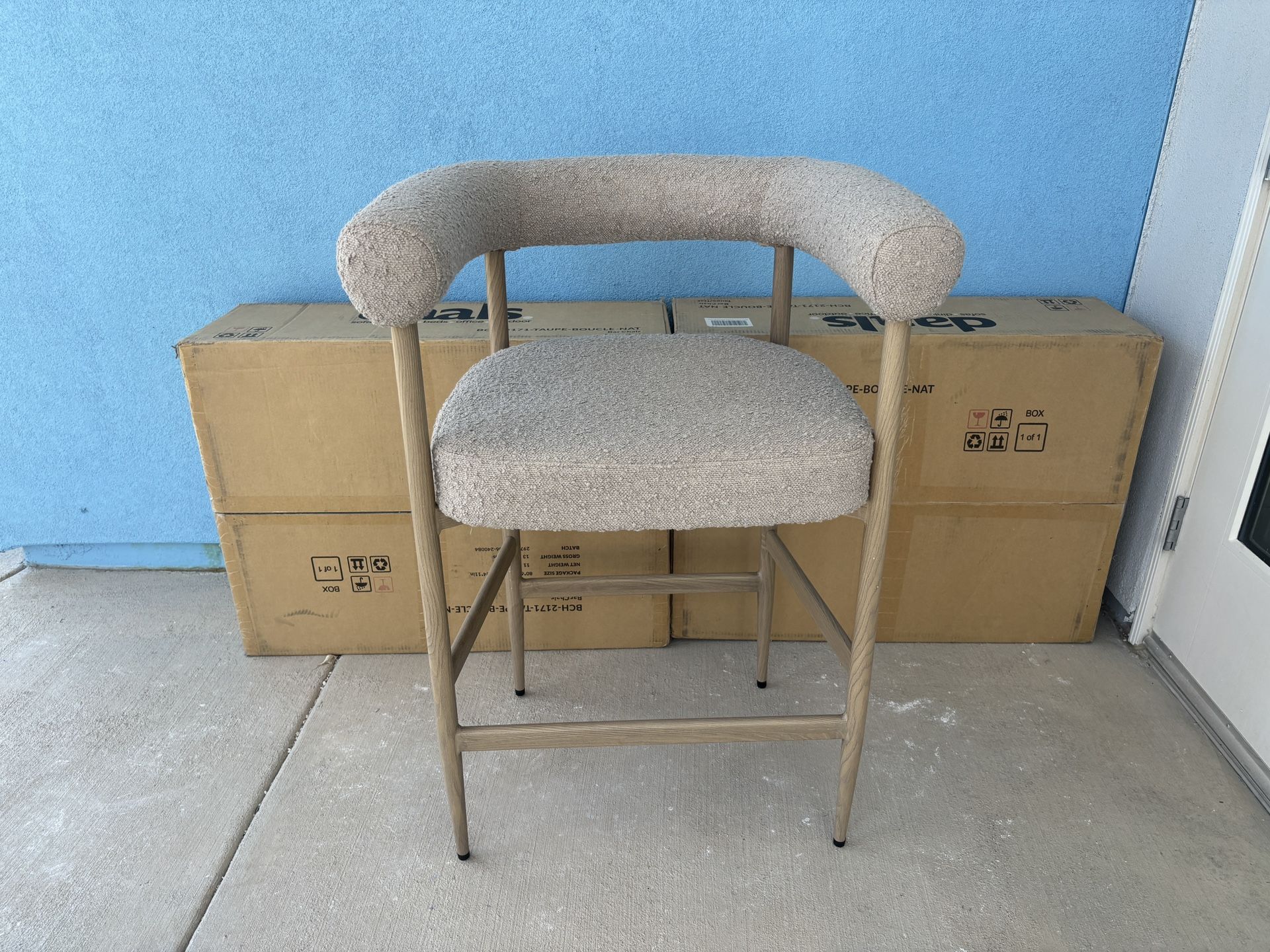 *BRAND NEW* 3 Bar Stools