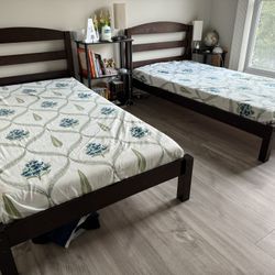 2 Twin Beds With Mattresses