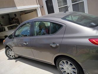 Nissan Versa  2017