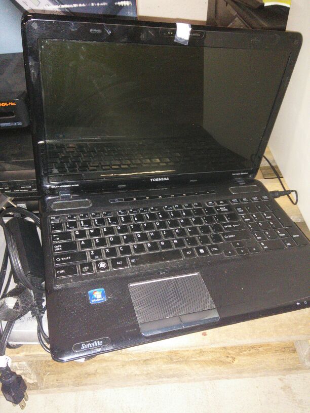 COMPUTERS/PRINTERS KEYBOARDS PALLET FULL