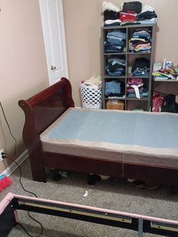 ♥️♥️♥️ $150 or obo. TWIN BED FREM Y BOX SPRING