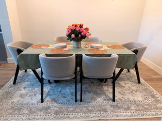 7 piece dining table almost new