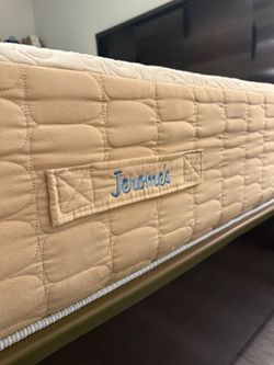 King size mattress-free