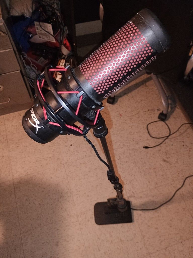 Hyper Studio Microphone 🎤 With A Tall Frame