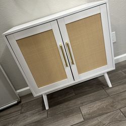 Accent cabinet