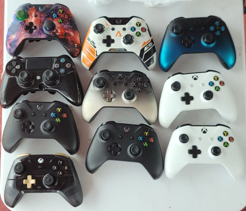 X BOX ONE CONTROLS AND GAMES.. SALE ALL TOGETHER