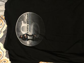 Garth Brooks concert tee shirt