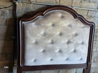Princess twin headboard and wood frame (no mattress)