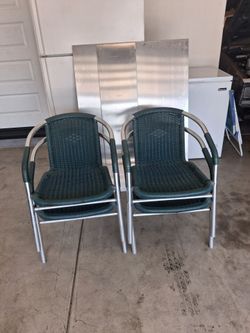 4 Metal lawn chairs
