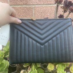 Women’s New Black Wristlet 