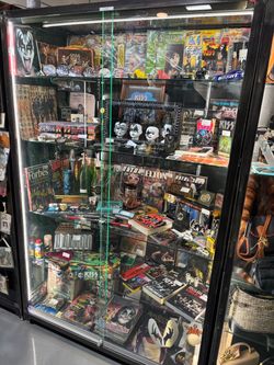KISS & Rock Memorabilia Pop Culture
