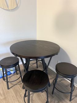Dinning room table