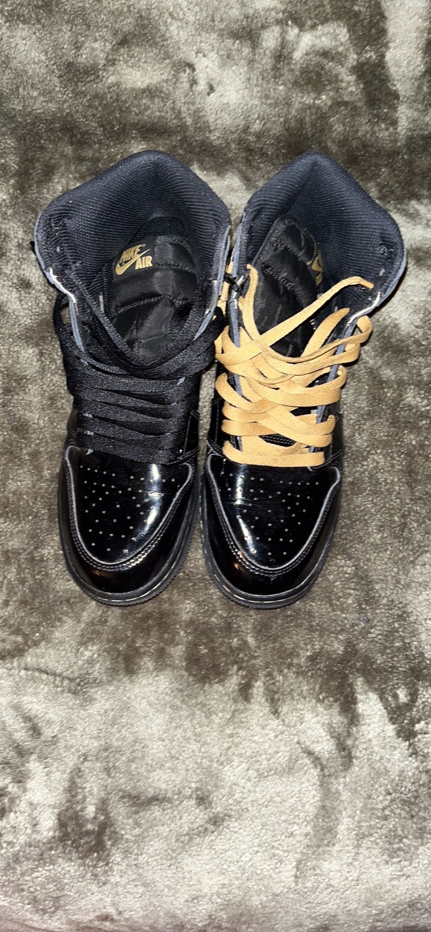 Jordan 1 Metallic Gold 