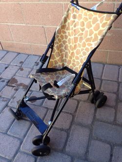 Foldable umbrella stroller