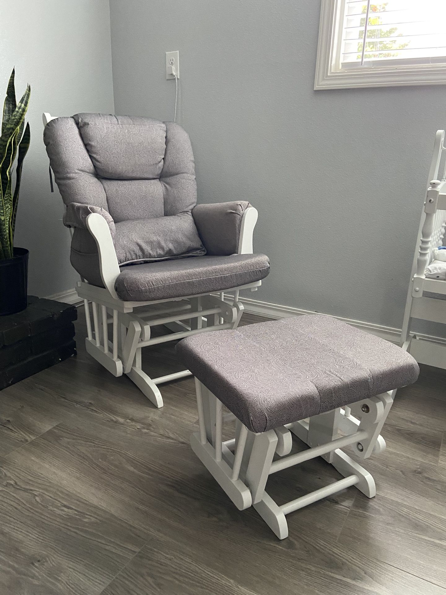 Nursing Rocking Chair With Ottoman