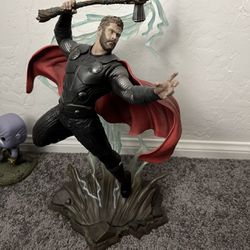 Avengers Infinity War Thor Statue