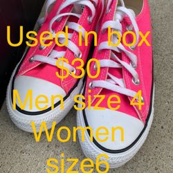 Women Size 6/ Men’s Size4  Converse 