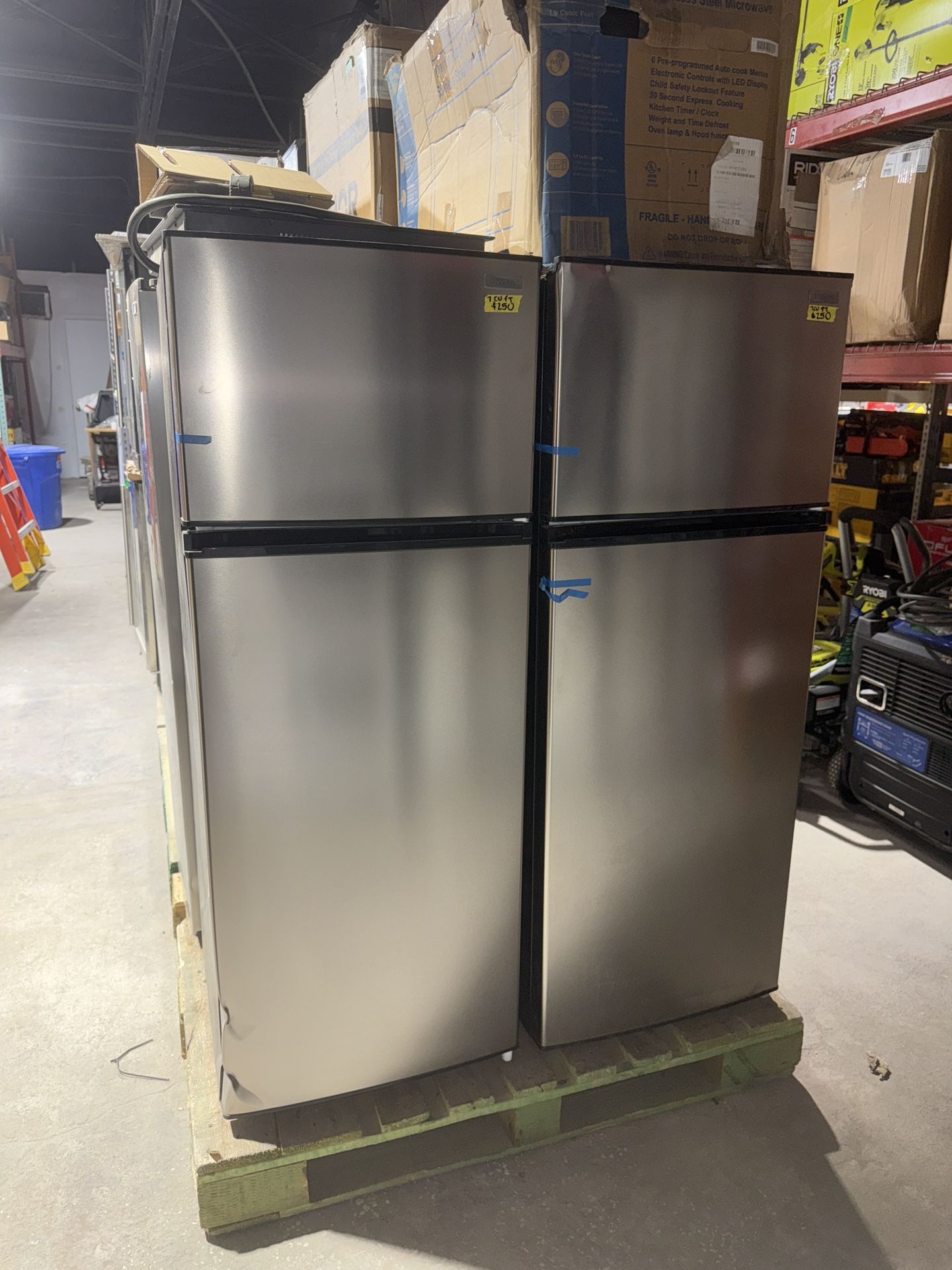 NEW VISSANI 7.1 cu ft Top Freezer Refrigerator