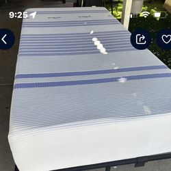 Twin bed w metal base