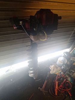 Ine man post hole digger