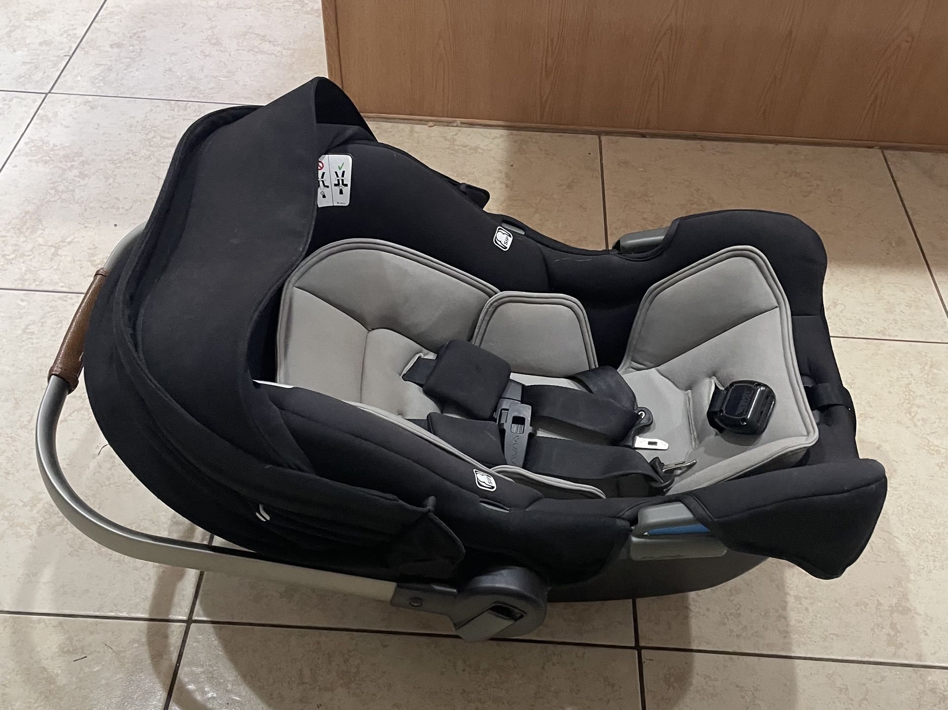 Nuna Infant Car Seat And Travel System