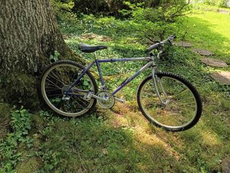 Fuji mountain bike ready to ride needs nothing