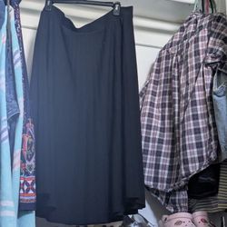 Black Pleated Skirt 2X