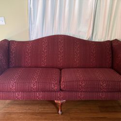 Bassett Camelback Sofa – Solid Wood Legs – Vintage Traditional