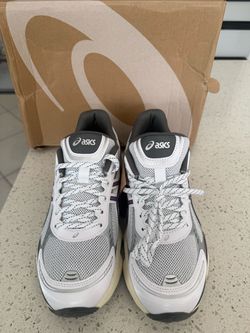 ASICS Gel Kinetic Fluent size 6.5 Men or 8 Women