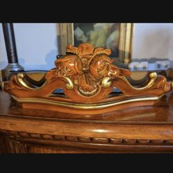Bedroom Crown