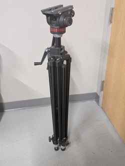 Monfrotto Tripod MVH 502A Fluid Head P05