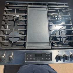 GE 30” Slide-In Front Control Gas Range (JGSS66SELSS)