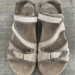Women’s Sandals 