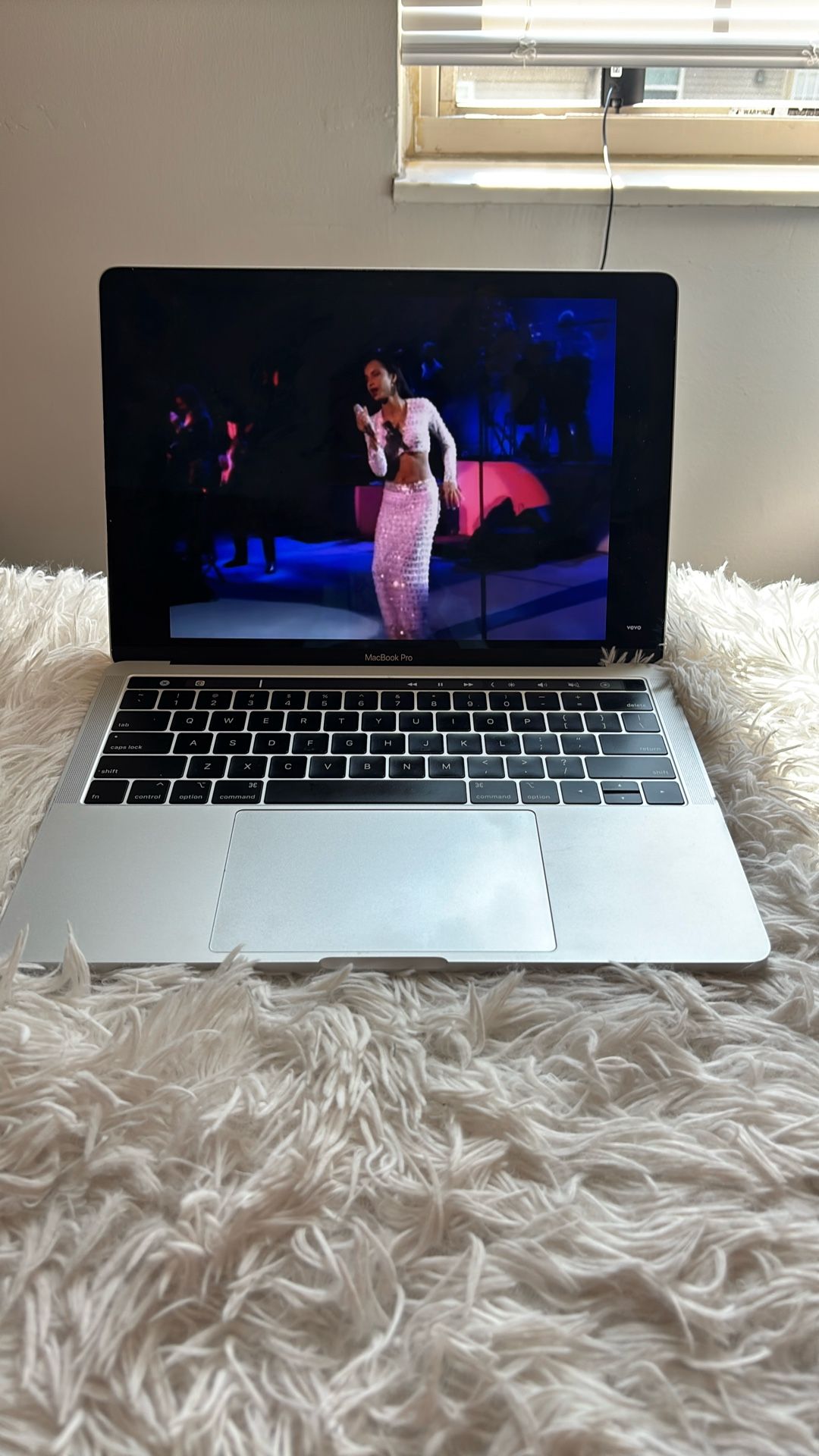 MacBook Pro $320