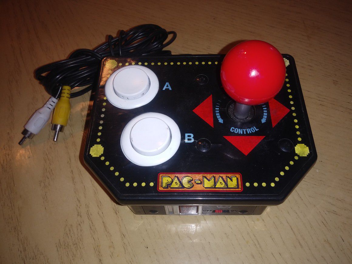 JAKKS Pacific PAC-MAN Retro Arcade Game Plug in TV and Play (12 Games in 1) 2009