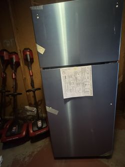GE Fridge With Icemaker